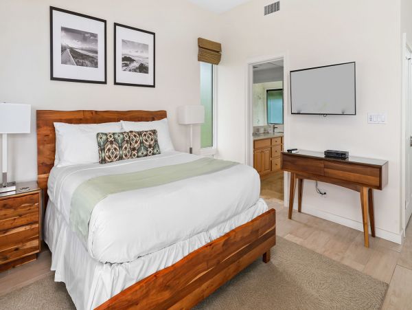 Lovely Oceanfront 2 Bedroom Condo Sleeps 6