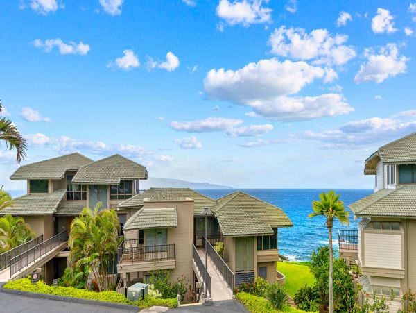 Lovely Oceanfront 2 Bedroom Condo Sleeps 6
