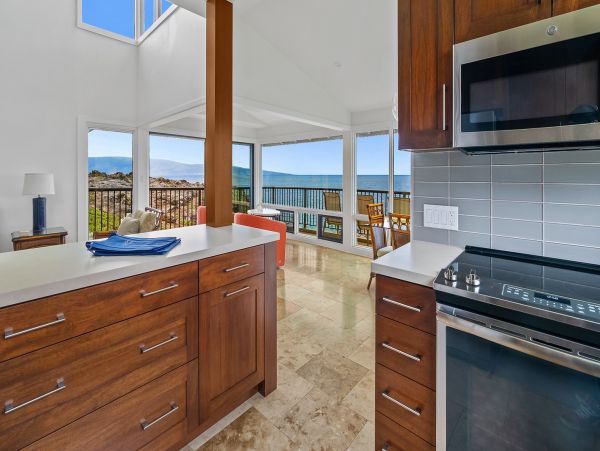 Lovely Oceanfront 2 Bedroom Condo Sleeps 6