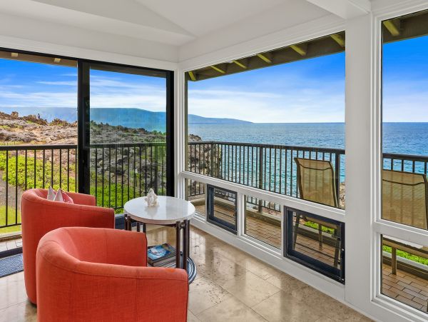 Lovely Oceanfront 2 Bedroom Condo Sleeps 6