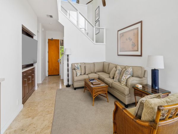 Lovely Oceanfront 2 Bedroom Condo Sleeps 6