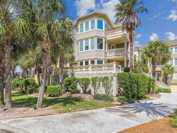 Seven Bedroom Luxury Two Minute Walk To Beach!!!