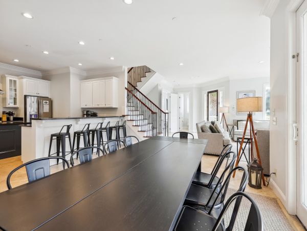 Seven Bedroom Luxury Two Minute Walk To Beach!!!