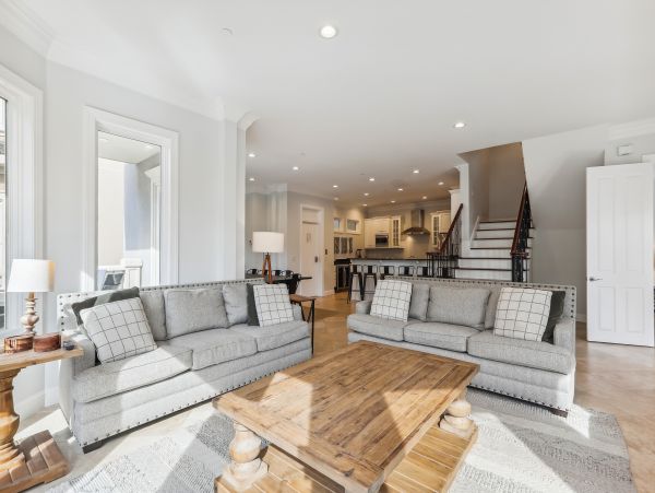 Seven Bedroom Luxury Two Minute Walk To Beach!!!