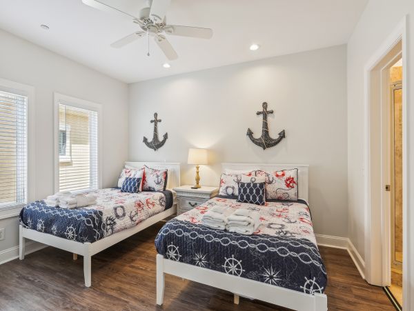 Seven Bedroom Luxury Two Minute Walk To Beach!!!
