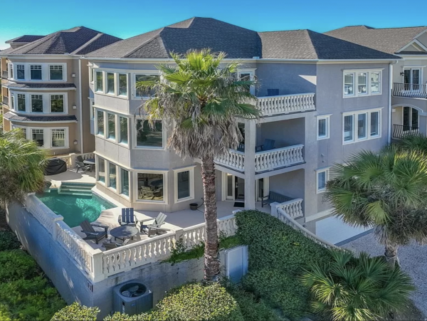 Seven Bedroom Luxury Two Minute Walk To Beach!!!