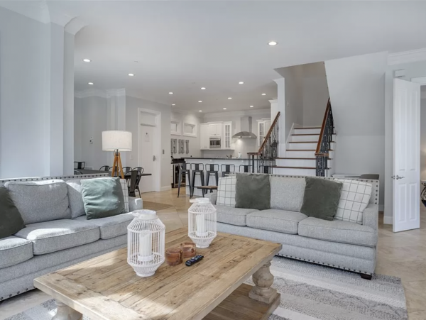 Seven Bedroom Luxury Two Minute Walk To Beach!!!