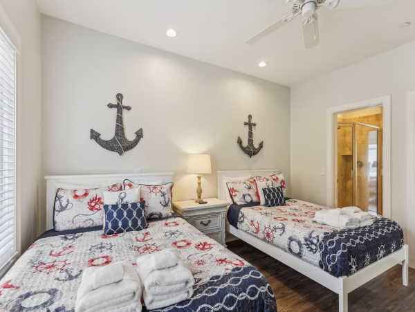 Seven Bedroom Luxury Two Minute Walk To Beach!!!
