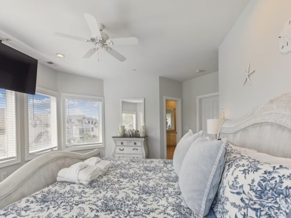Seven Bedroom Luxury Two Minute Walk To Beach!!!