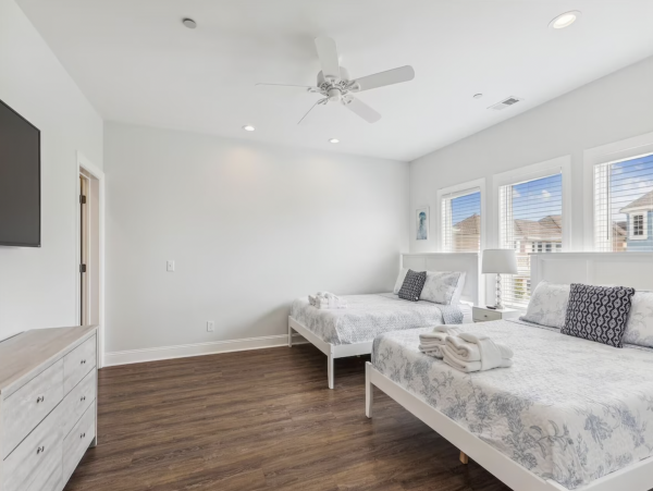 Seven Bedroom Luxury Two Minute Walk To Beach!!!