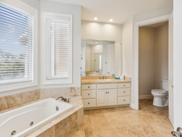 Seven Bedroom Luxury Two Minute Walk To Beach!!!
