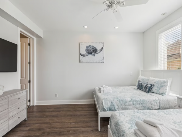 Seven Bedroom Luxury Two Minute Walk To Beach!!!