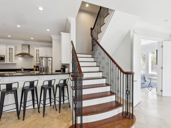 Seven Bedroom Luxury Two Minute Walk To Beach!!!