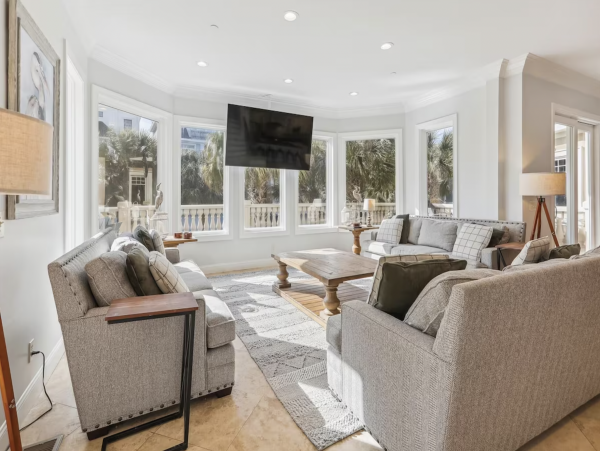 Seven Bedroom Luxury Two Minute Walk To Beach!!!