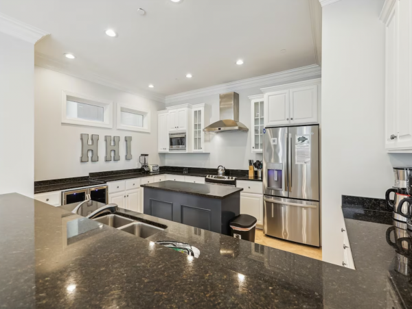 Seven Bedroom Luxury Two Minute Walk To Beach!!!