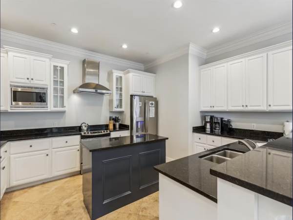 Seven Bedroom Luxury Two Minute Walk To Beach!!!