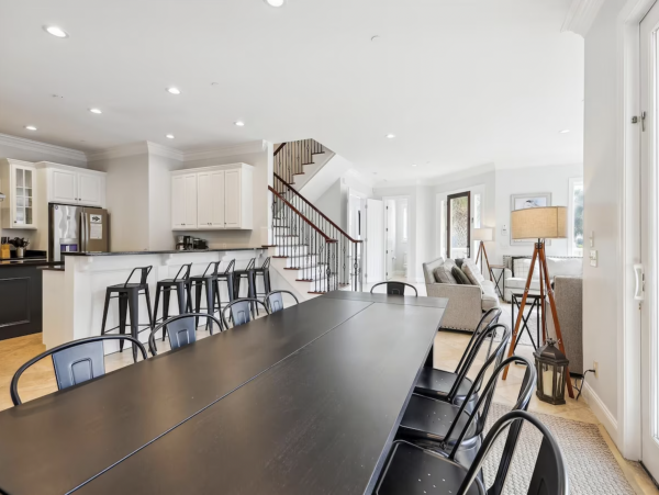 Seven Bedroom Luxury Two Minute Walk To Beach!!!