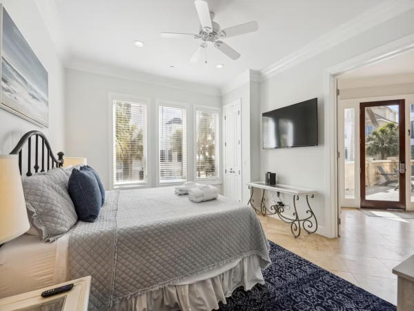 Seven Bedroom Luxury Two Minute Walk To Beach!!!