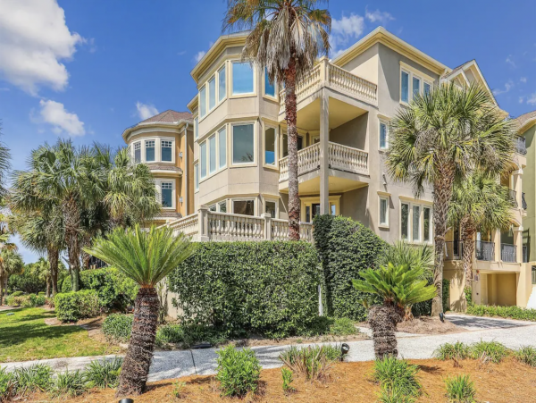Seven Bedroom Luxury Two Minute Walk To Beach!!!