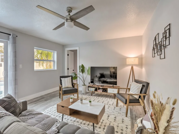 Modern Four Bedroom Vacation Home with Pool in Largo