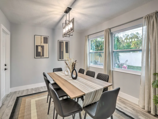 Modern Four Bedroom Vacation Home with Pool in Largo