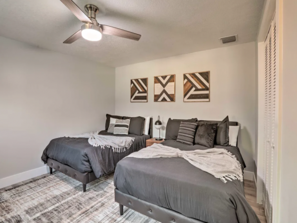 Modern Four Bedroom Vacation Home with Pool in Largo
