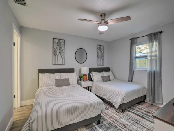 Modern Four Bedroom Vacation Home with Pool in Largo