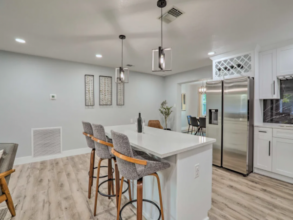 Modern Four Bedroom Vacation Home with Pool in Largo