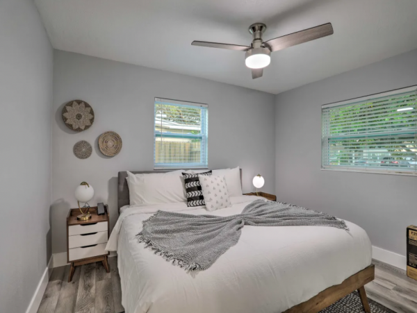 Modern Four Bedroom Vacation Home with Pool in Largo