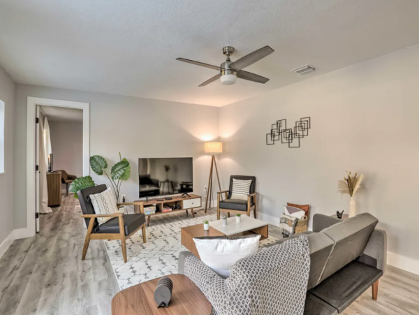 Modern Four Bedroom Vacation Home with Pool in Largo