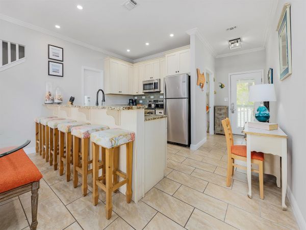 Beautiful Home with 4 Bedrooms and Private Pool