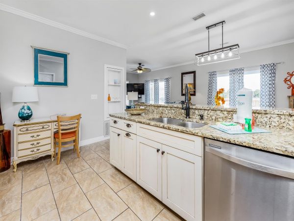 Beautiful Home with 4 Bedrooms and Private Pool