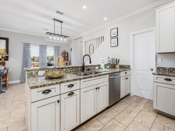 Beautiful Home with 4 Bedrooms and Private Pool