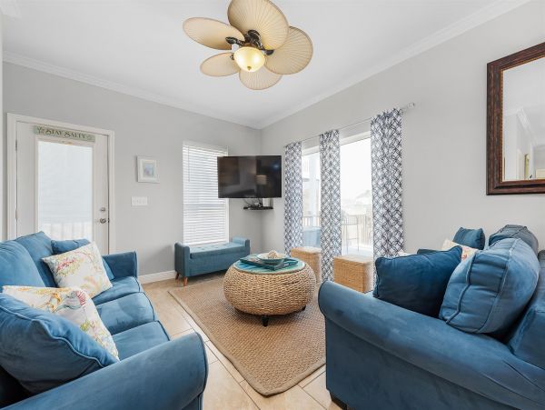 Beautiful Home with 4 Bedrooms and Private Pool