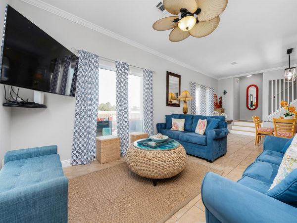 Beautiful Home with 4 Bedrooms and Private Pool