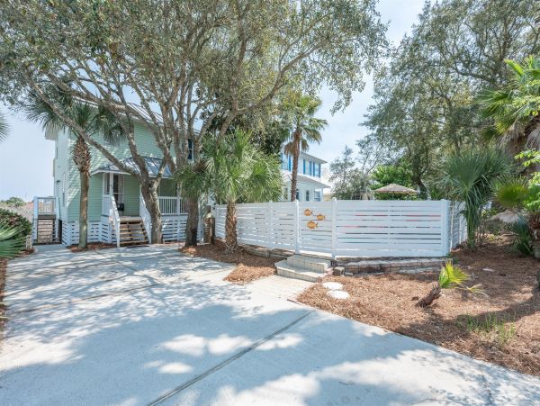 Beautiful Home with 4 Bedrooms and Private Pool