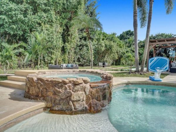 Pompano Beach Luxury Eight Bedroom Vacation Home