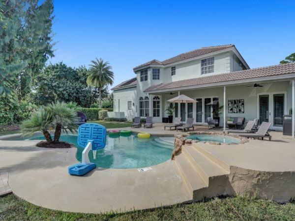 Pompano Beach Luxury Eight Bedroom Vacation Home