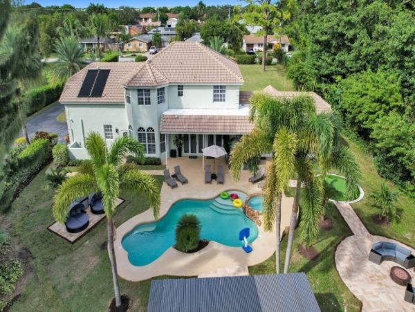 Pompano Beach Luxury Eight Bedroom Vacation Home