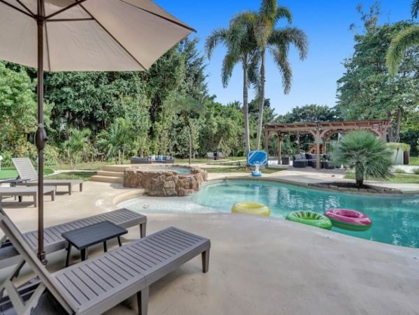 Pompano Beach Luxury Eight Bedroom Vacation Home