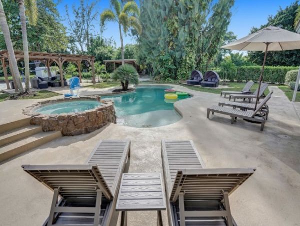 Pompano Beach Luxury Eight Bedroom Vacation Home