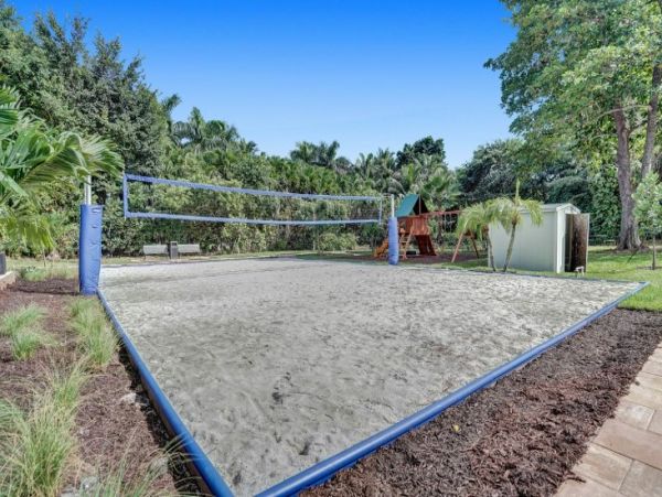 Pompano Beach Luxury Eight Bedroom Vacation Home