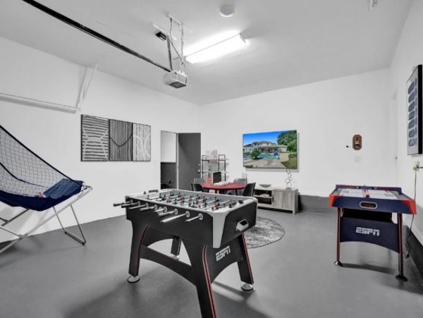 Pompano Beach Luxury Eight Bedroom Vacation Home
