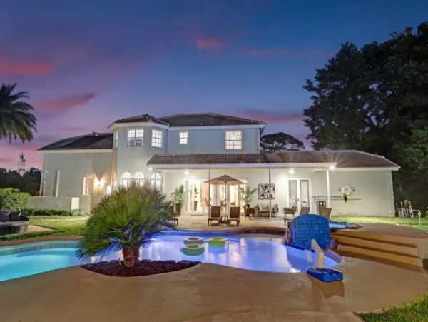 Pompano Beach Luxury Eight Bedroom Vacation Home