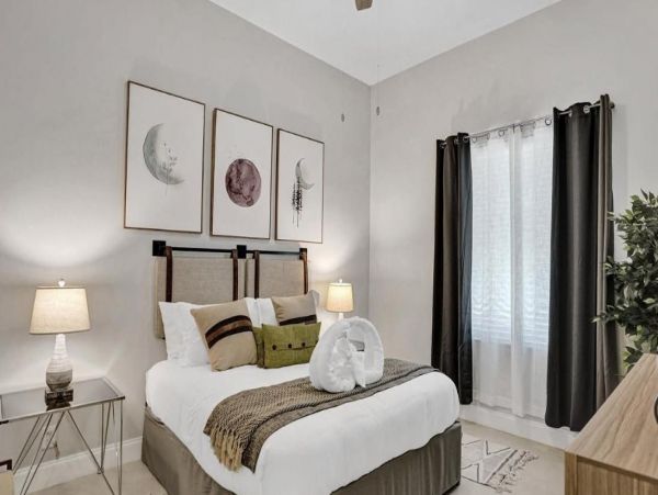 Luxury Vacation Rental with 8 Bedrooms & Mini Golf