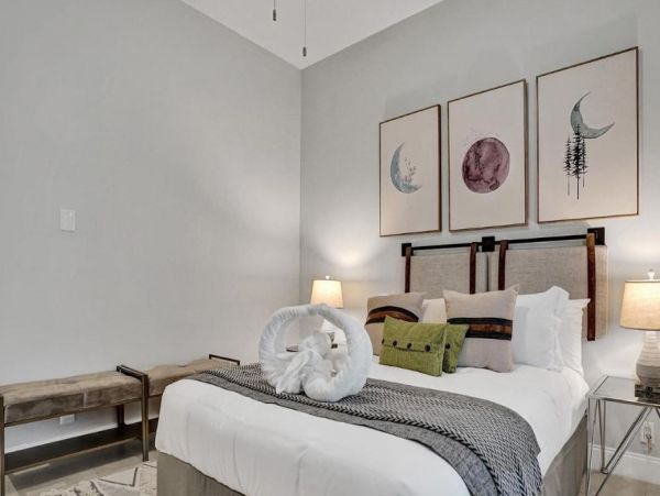 Luxury Vacation Rental with 8 Bedrooms & Mini Golf