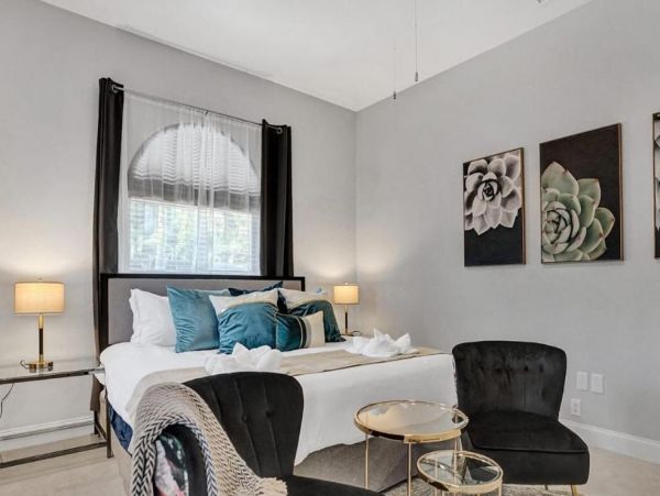 Luxury Vacation Rental with 8 Bedrooms & Mini Golf