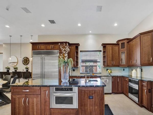Luxury Vacation Rental with 8 Bedrooms & Mini Golf