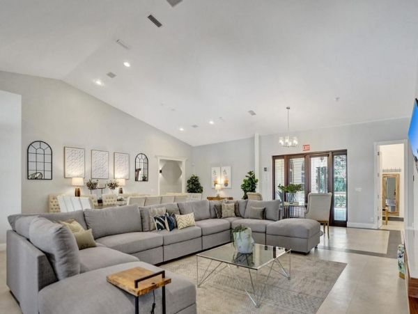 Luxury Vacation Rental with 8 Bedrooms & Mini Golf