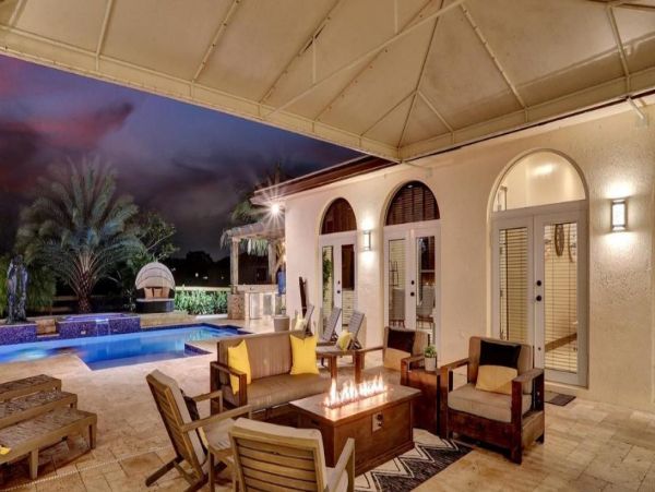Luxury Vacation Rental with 8 Bedrooms & Mini Golf